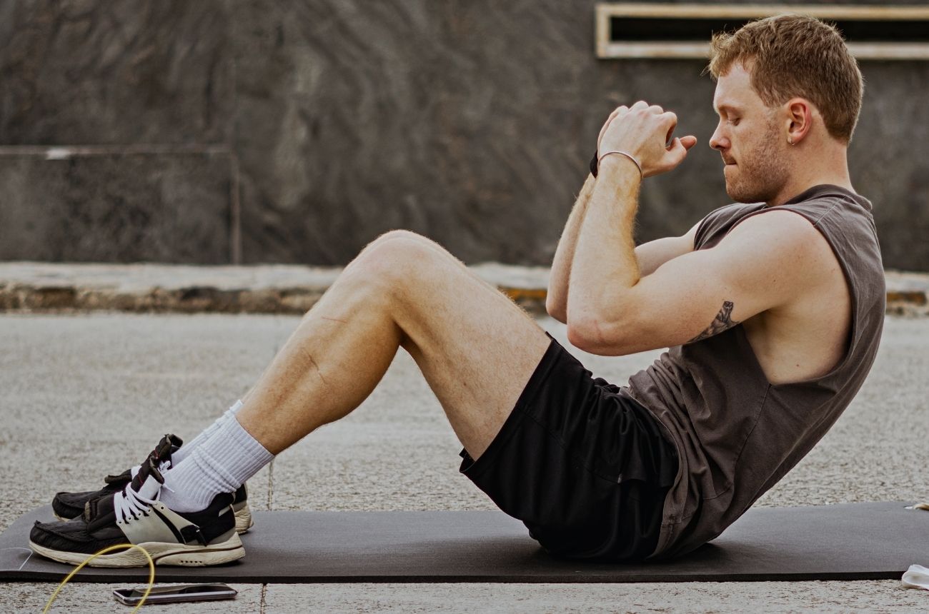 Crunches for Belly Fat How to Do, Steps, Types & Benefits cult.fit